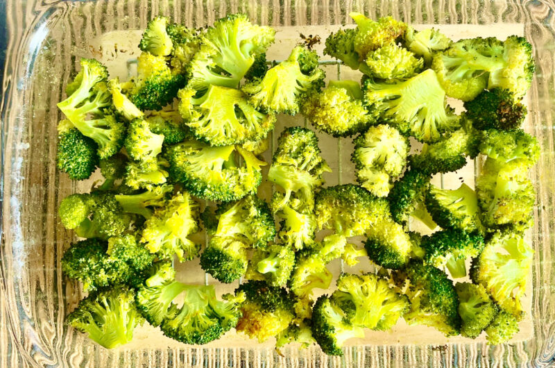 GARLIC, TURMERIC ROASTED BROCCOLI