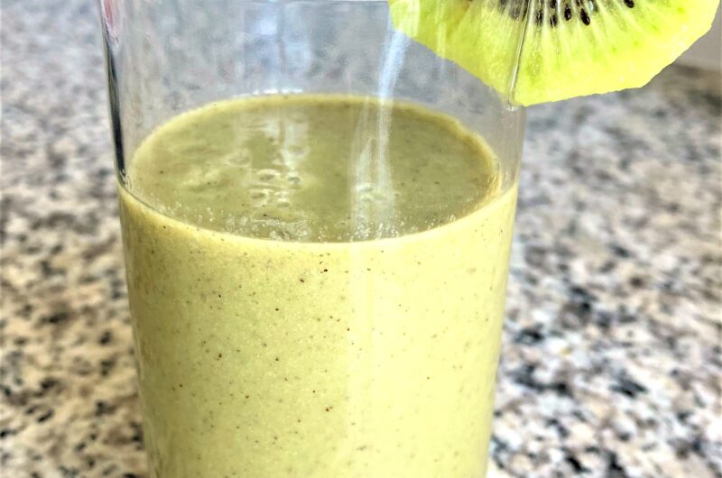 KALE, KIWI, MANGO, BANANA SMOOTHIE