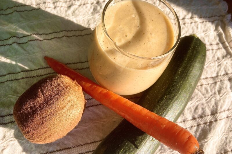 REFRESHING KIWI, CARROT, AND ZUCCHINI SMOOTHIE